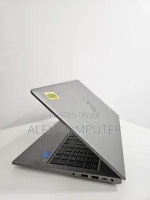 New Laptop HP ZBook Firefly G8 16GB Intel Core I7 SSD 512GB