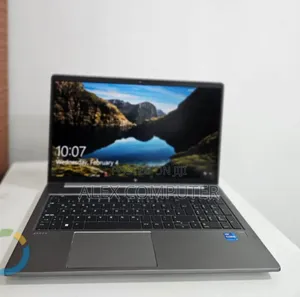 New Laptop HP ZBook Firefly G8 16GB Intel Core I7 SSD 512GB