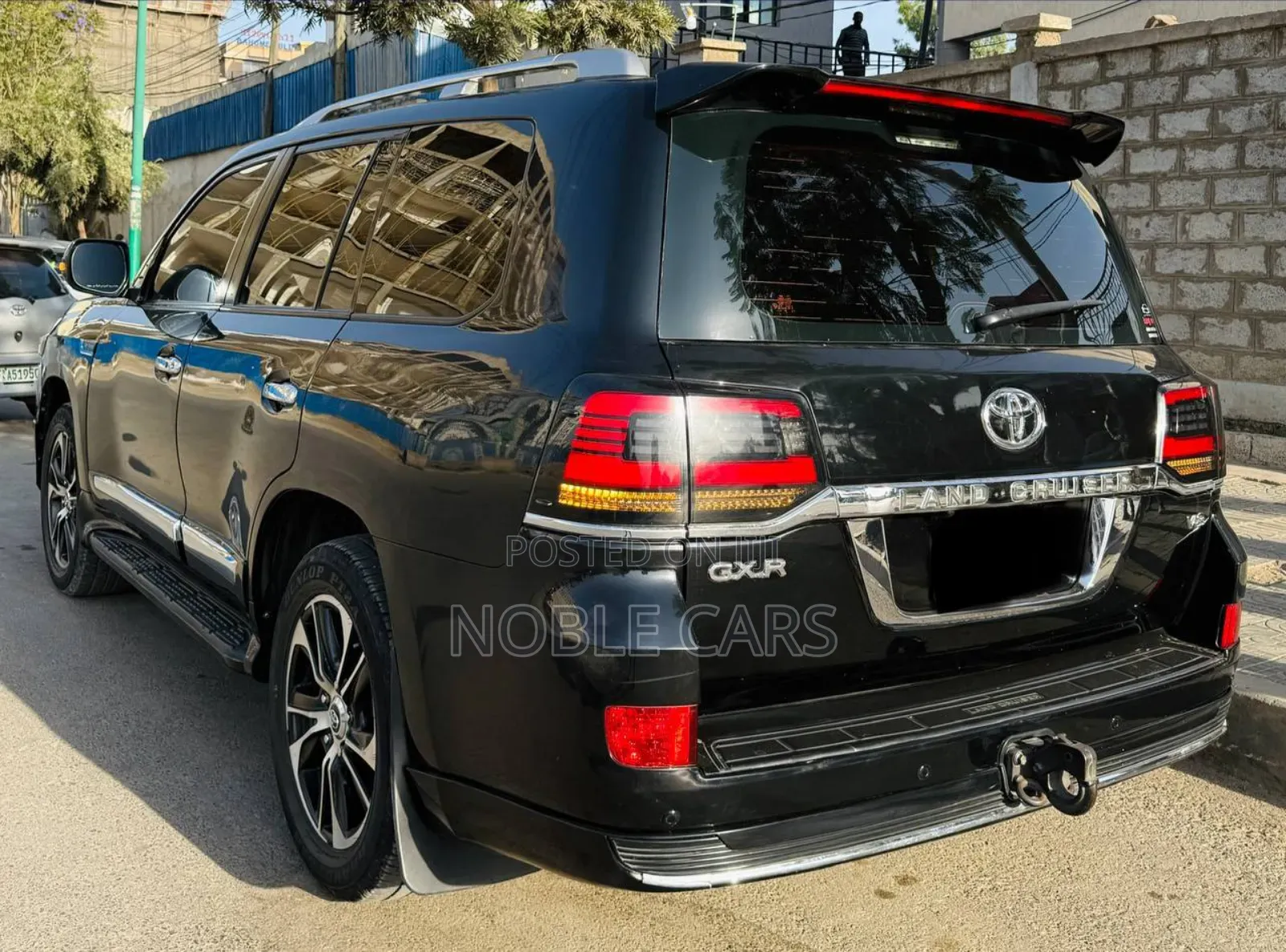 Toyota Land Cruiser 5.7 V8 2015 Matt Black
