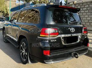 Toyota Land Cruiser 5.7 V8 2015 Matt Black