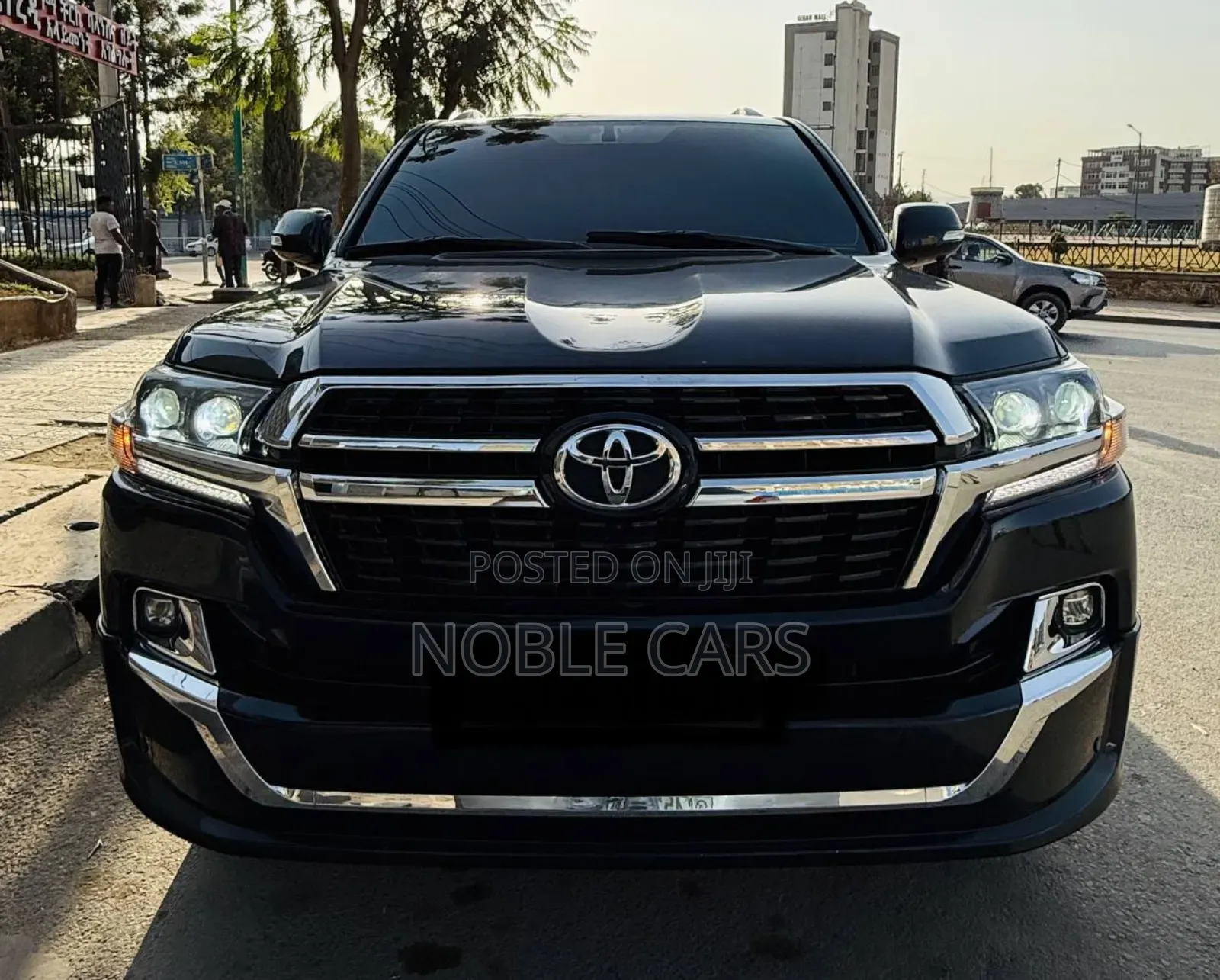 Toyota Land Cruiser 5.7 V8 2015 Matt Black