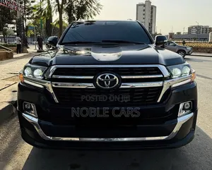 Toyota Land Cruiser 5.7 V8 2015 Matt Black