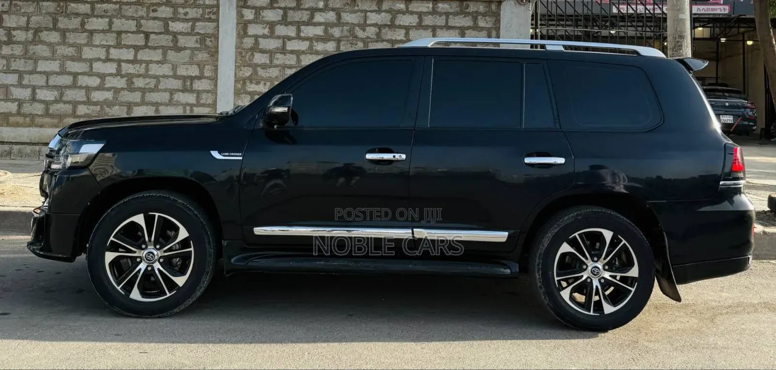 Toyota Land Cruiser 5.7 V8 2015 Matt Black