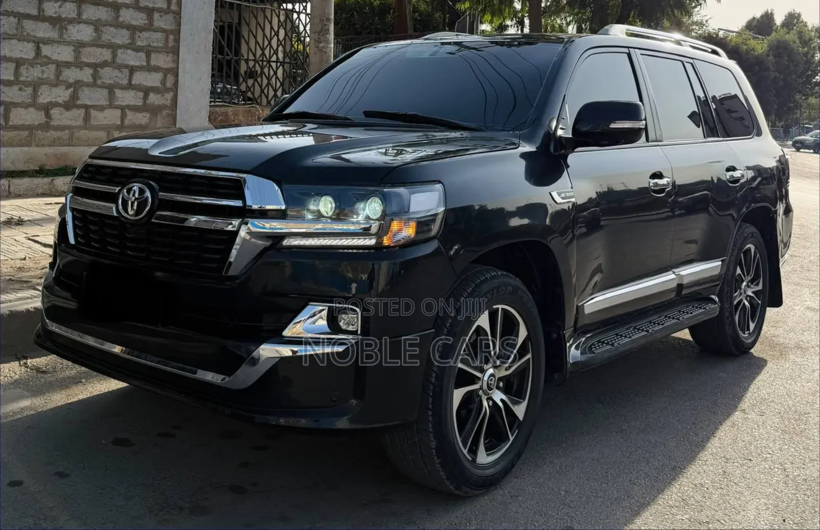Toyota Land Cruiser 5.7 V8 2015 Matt Black