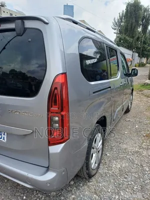 Toyota Voxy 2021 Silver