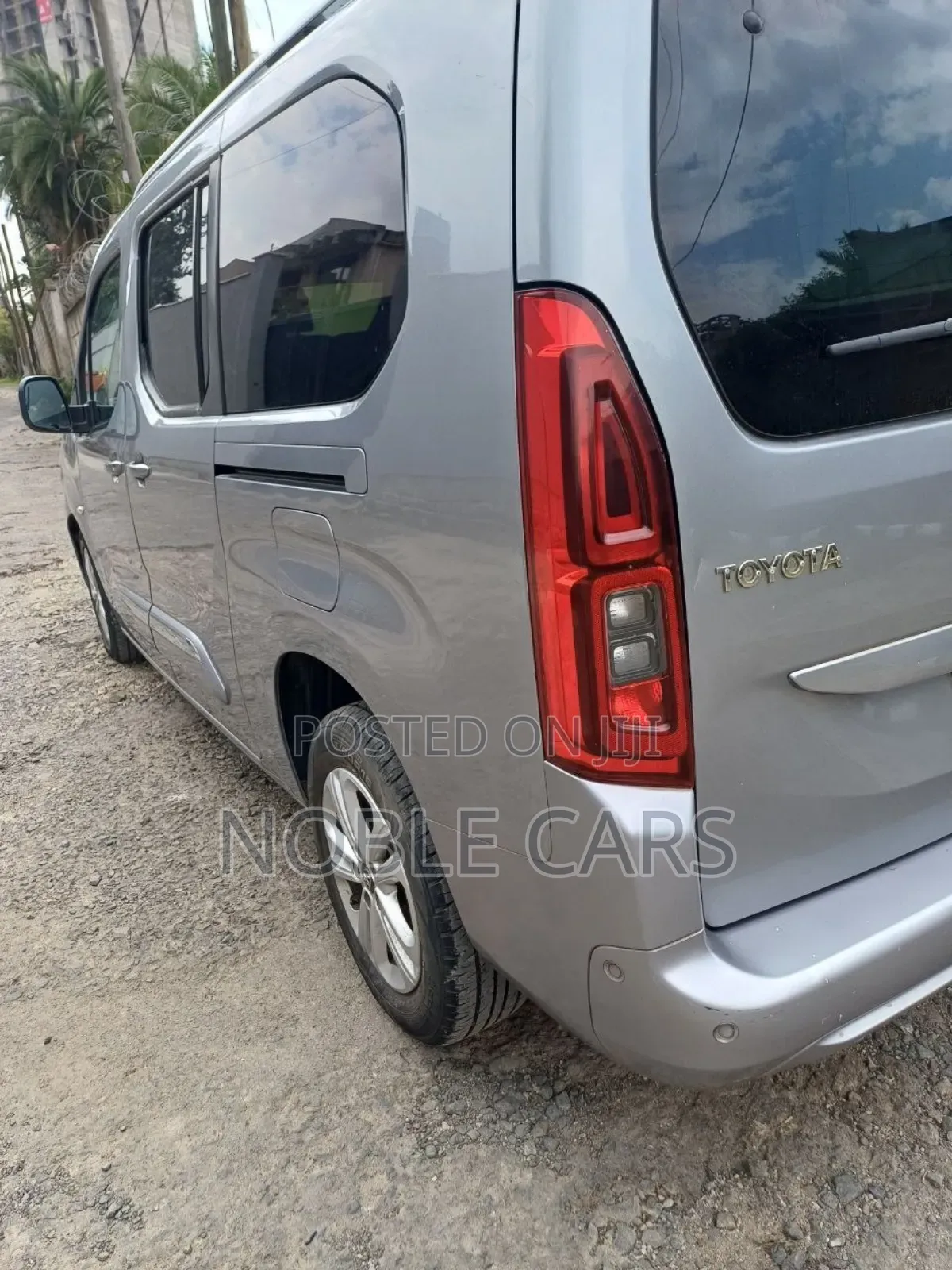 Toyota Voxy 2021 Silver