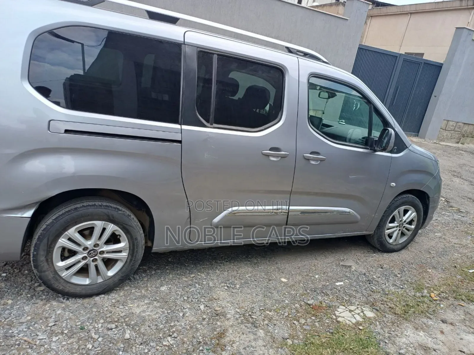 Toyota Voxy 2021 Silver