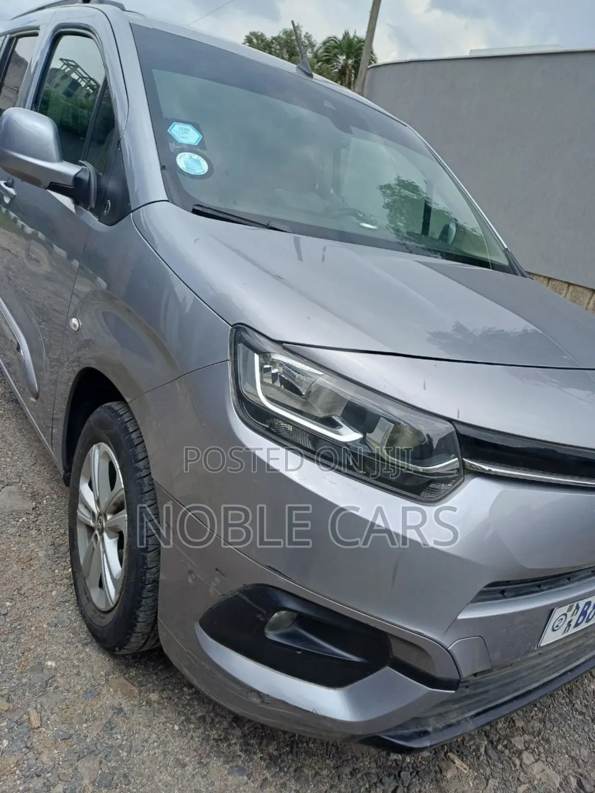 Toyota Voxy 2021 Silver