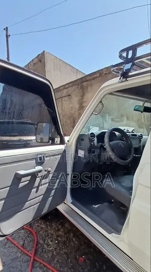 Toyota Land Cruiser 2018 White