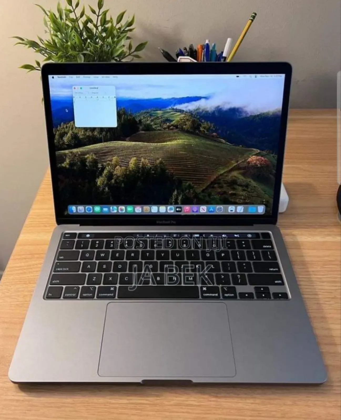 New Laptop Apple MacBook Pro M1 8GB Apple M1 Pro SSD 256GB