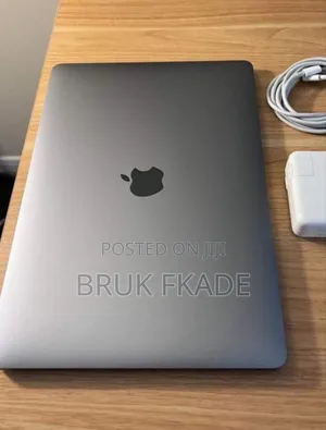 New Laptop Apple MacBook Pro M1 8GB Apple M1 Pro SSD 256GB