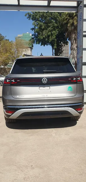 New Volkswagen ID.6 2024 Gold