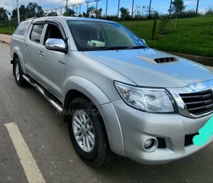 Toyota Hilux 2012 Silver