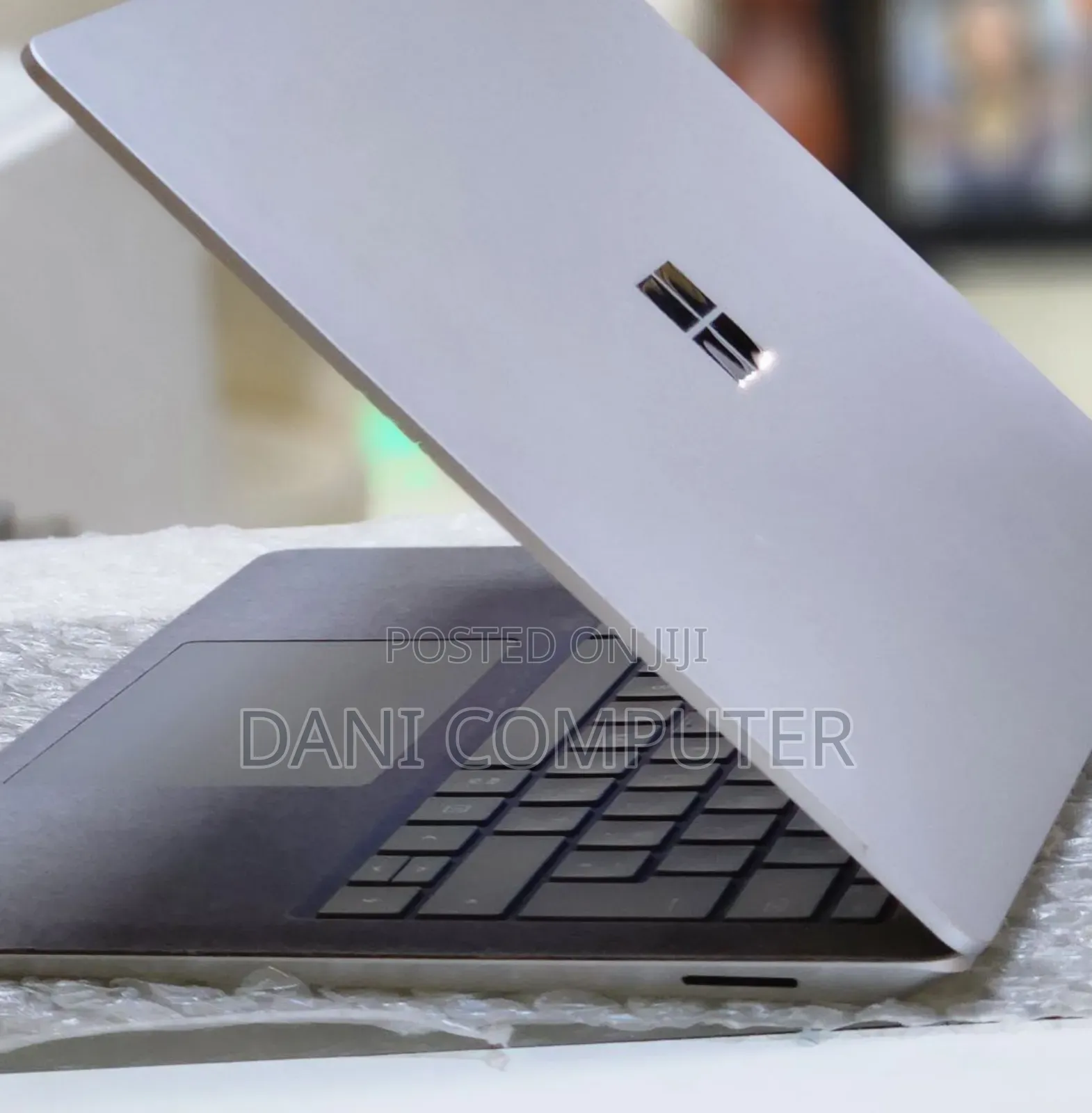 New Laptop Microsoft Surface 8GB Intel Core I5 SSD 512GB