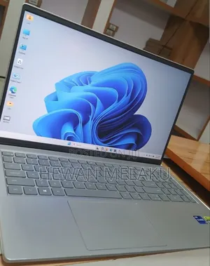 New Laptop Dell Inspiron 15 16GB Intel Core I7 SSD 512GB