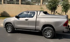 Toyota Hilux 2020 Brown