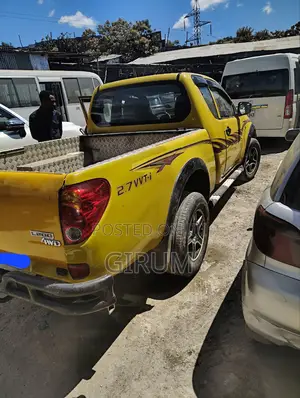 Mitsubishi L200 Double Cab 2.5 136hp 2008 Yellow