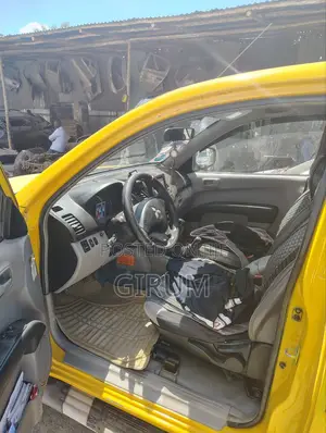 Mitsubishi L200 Double Cab 2.5 136hp 2008 Yellow