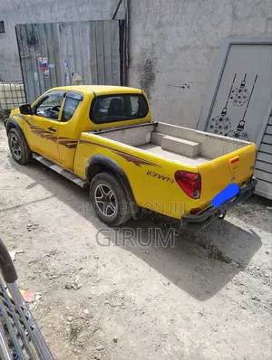 Mitsubishi L200 Double Cab 2.5 136hp 2008 Yellow
