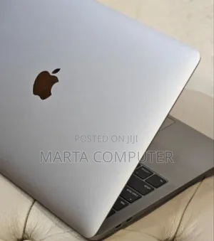 New Laptop Apple MacBook Pro 2019 16GB Intel Core I7 SSD 256GB