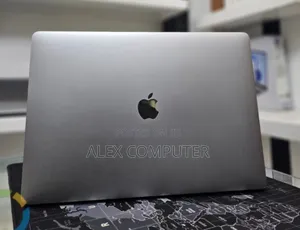 New Laptop Apple MacBook Pro 2019 16GB Intel Core I9 SSD 512GB