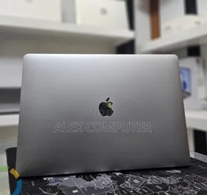 New Laptop Apple MacBook Pro 2019 16GB Intel Core I9 SSD 512GB