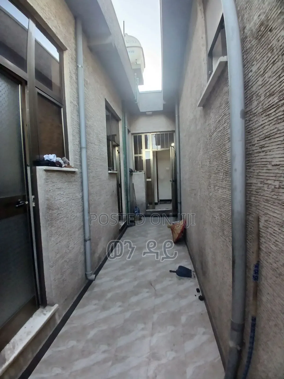 Furnished 4bdrm Villa in Bole for sale