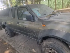 Nissan Hardbody 2002 Brown