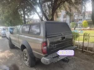 Nissan Hardbody 2002 Brown