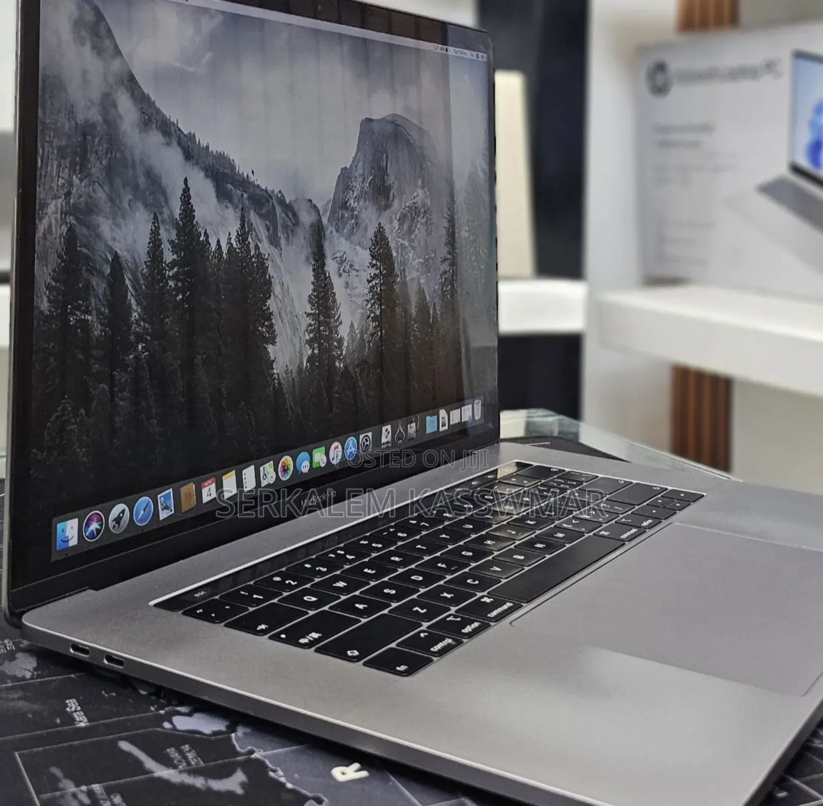 New Laptop Apple MacBook Pro 2019 16GB Intel Core I9 SSD 512GB