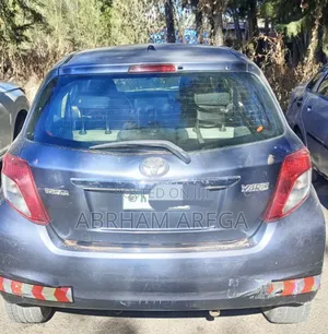 Toyota Yaris 2012 Gray