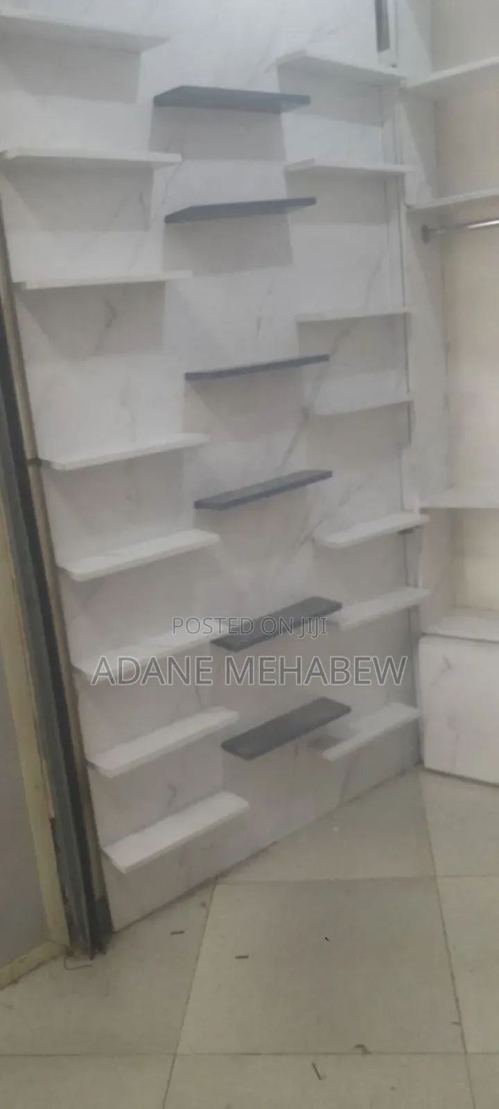 የልብስ መደረርደሪያ ሸልፍ