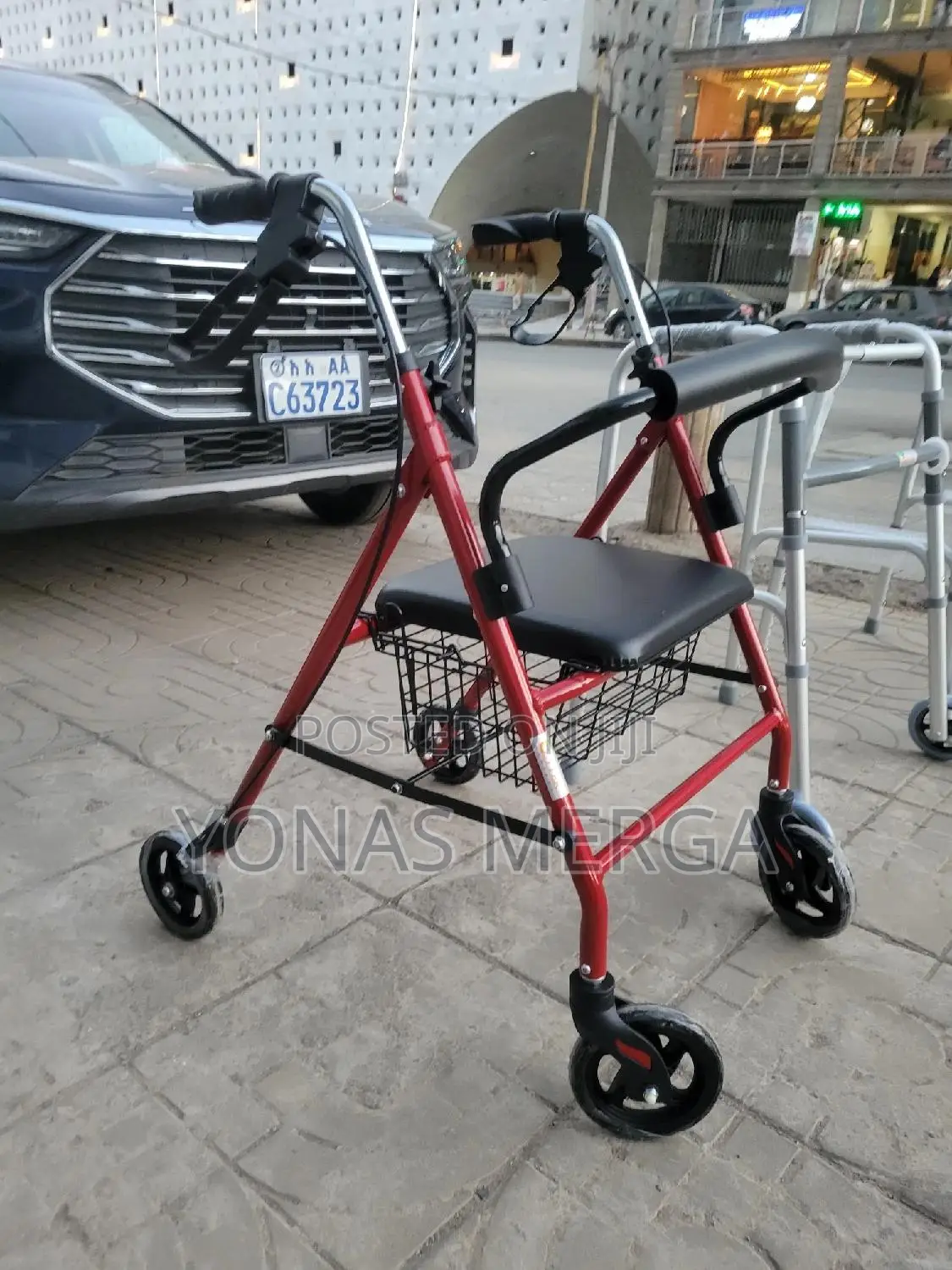 2 in 1 Transit Rollator Combines the Features of a Walker/Rollator