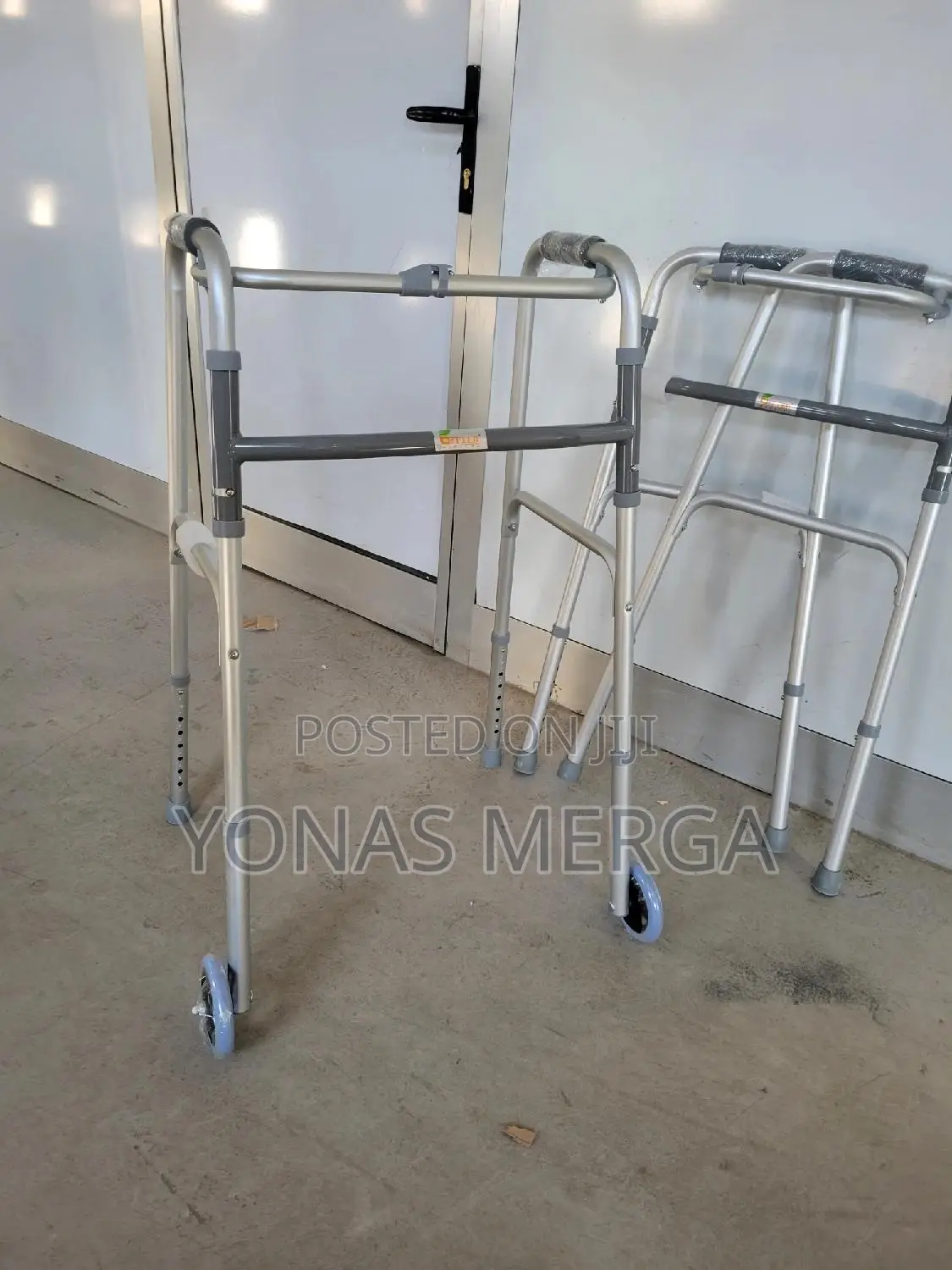 Moving Walker With Wheels极煲customized Elder Walking Frame for Support