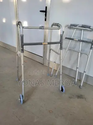 Moving Walker With Wheels极煲customized Elder Walking Frame for Support