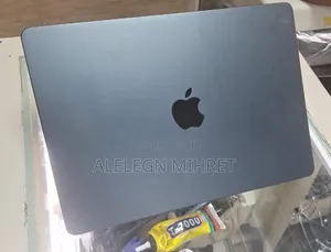 New Laptop Apple MacBook 16GB Apple M4 SSD 256GB