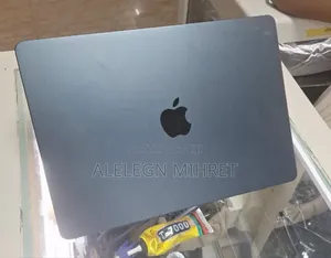 New Laptop Apple MacBook 16GB Apple M4 SSD 256GB