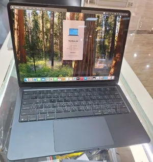 New Laptop Apple MacBook 16GB Apple M4 SSD 256GB