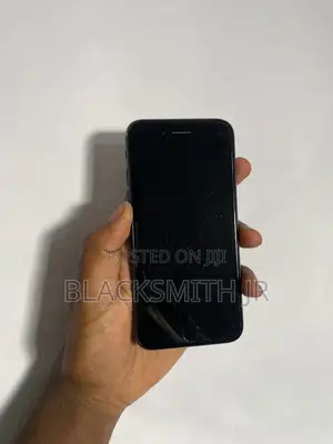 Apple iPhone SE (2020) 128 GB Black