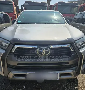 Toyota Hilux 2021 Silver