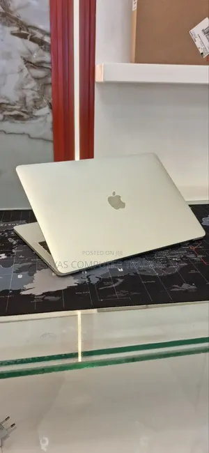 New Laptop Apple MacBook Pro 2016 8GB Intel Core I5 SSD 256GB