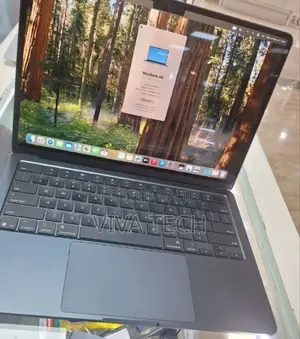 New Laptop Apple MacBook Air 2025 M4 13-Inch 16GB Apple M4 SSD 256GB