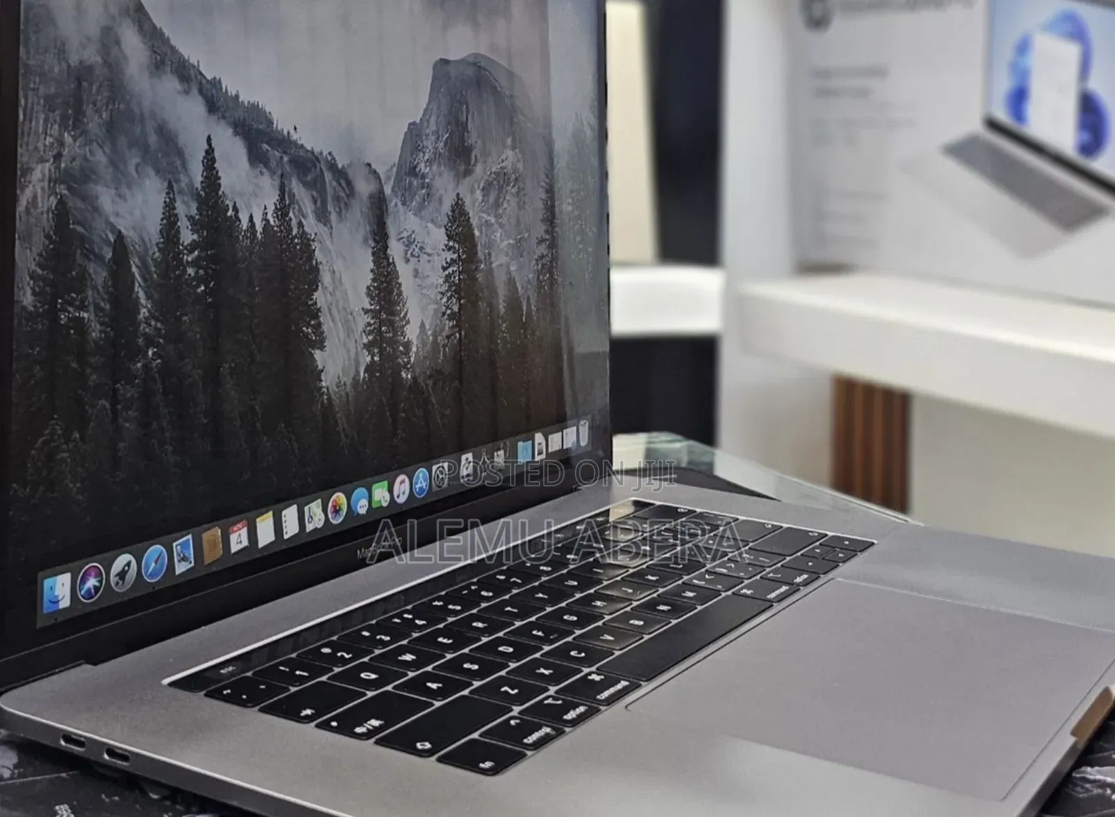 New Laptop Apple MacBook Pro 2019 16GB Intel Core I9 SSD 512GB