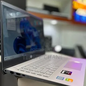 New Laptop HP Stream Notebook 8GB Intel Core I7 SSD 256GB