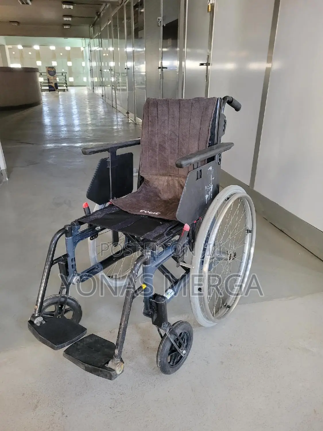 Folding Wheelchair蹄風wheelchair - Weight Capacity - 150 Kg | Black