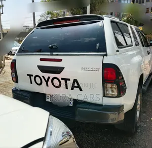 Toyota Hilux 2019 White