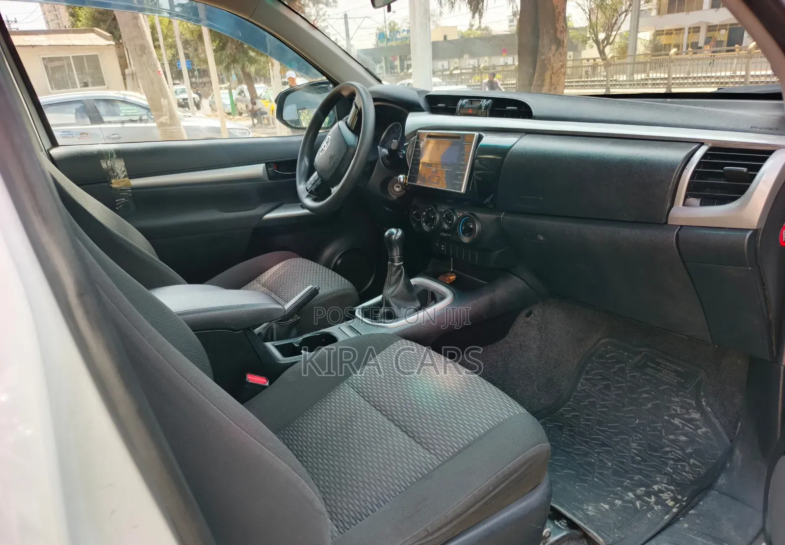 Toyota Hilux 2019 White