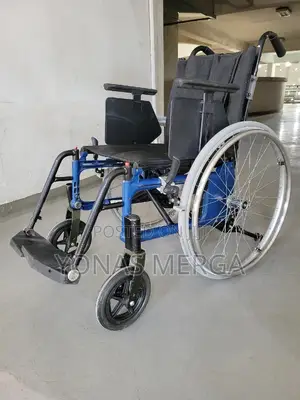 Normal Wheelchair亨卌large Rear Wheels Facilitate Efficient//Wheelchair