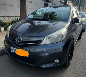 Toyota Yaris 2012 Gray