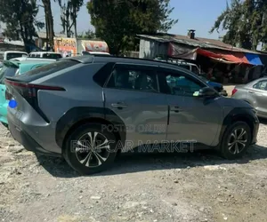 Toyota bZ4X 71.4 kWh FWD 2023 Gray